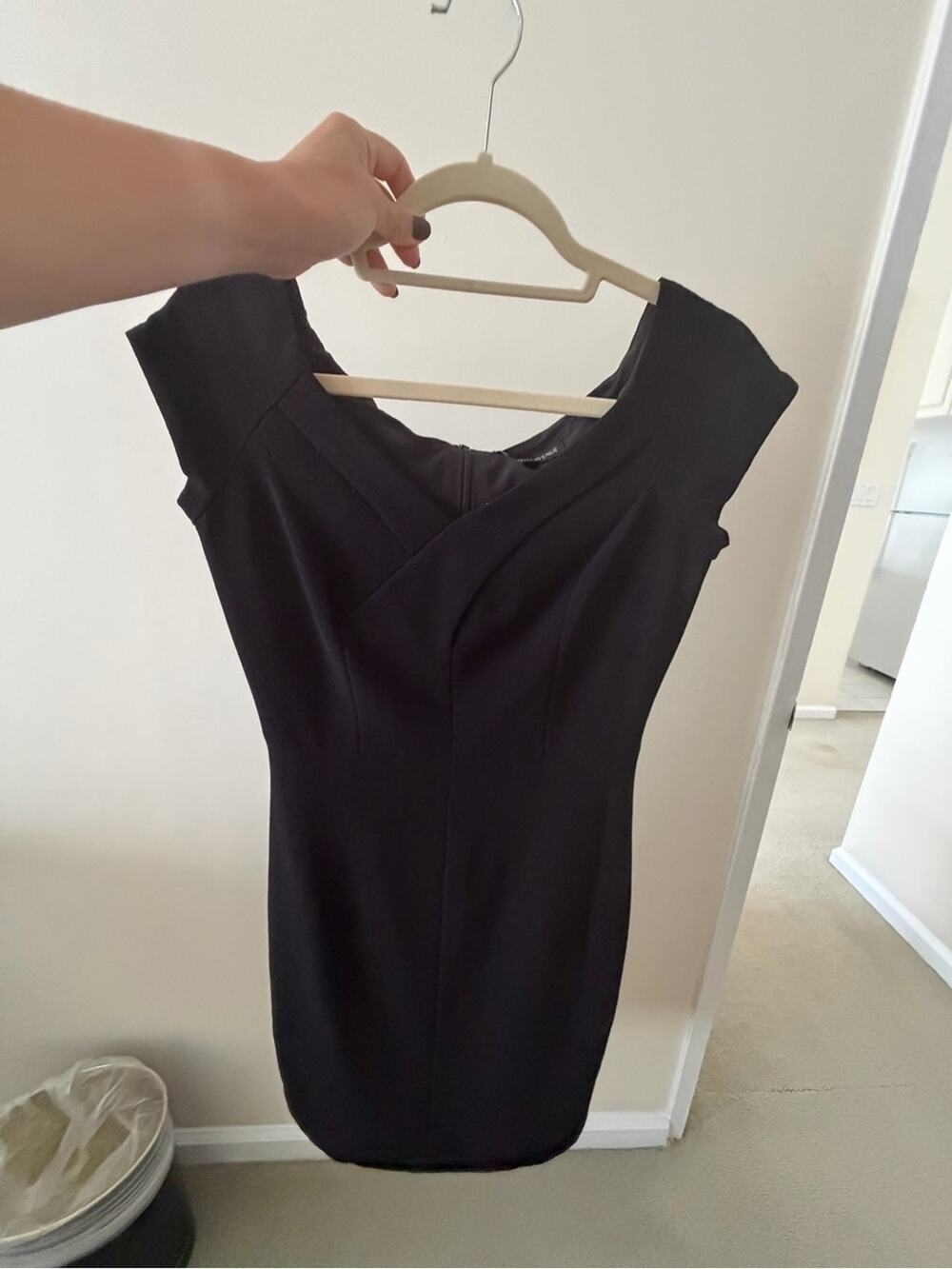 🗽🩶Saks Fifth Avenue Black Cap-Sleeve Fitted Mini Dress